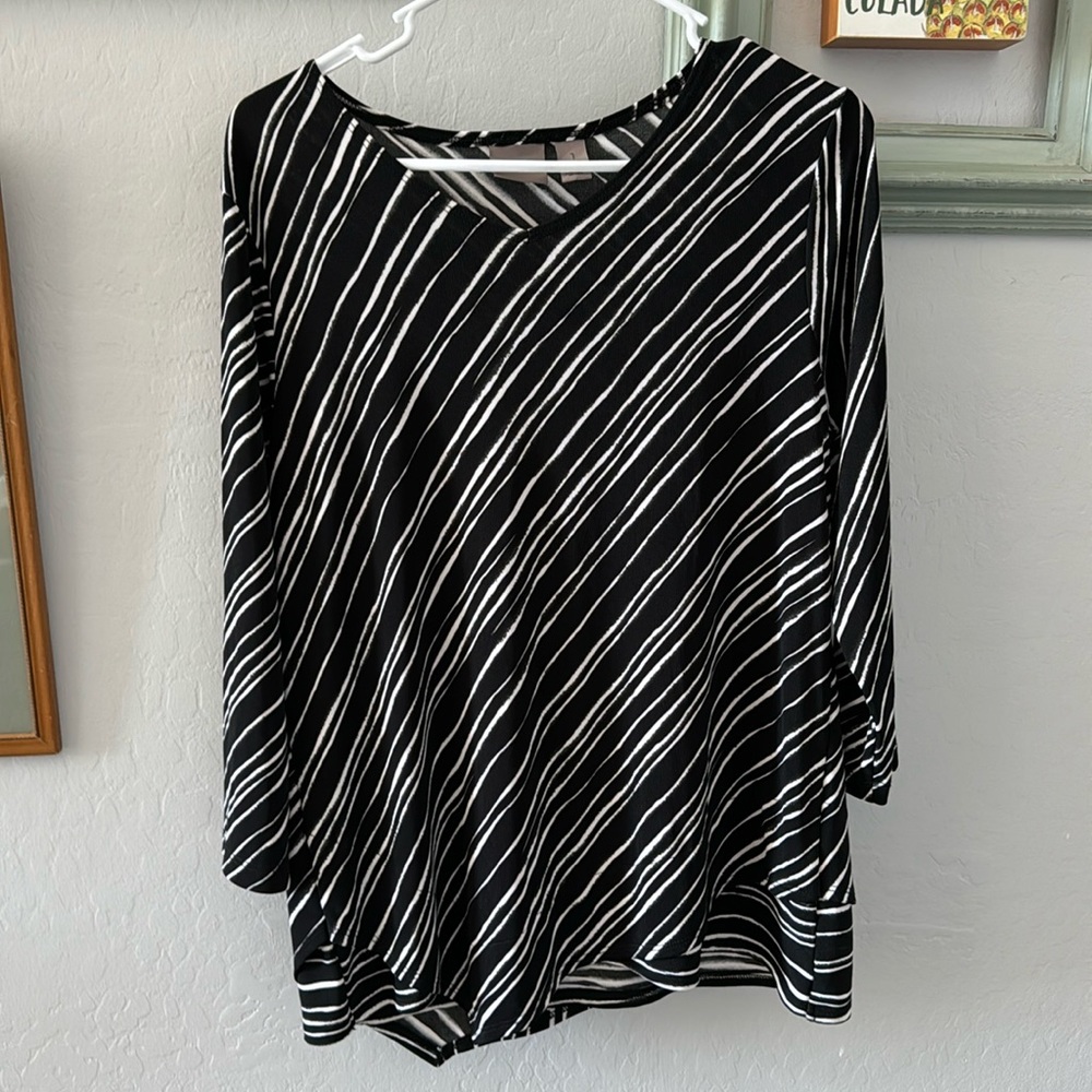 Chicos Light and Airy Travel 3/4 Sleeve Top Shirt Easywear Size 1